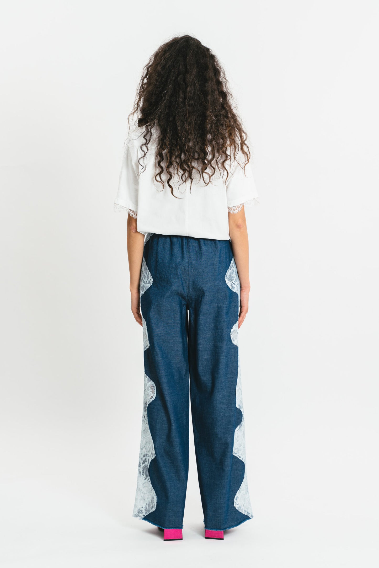 Pantaloni in denim con pizzo