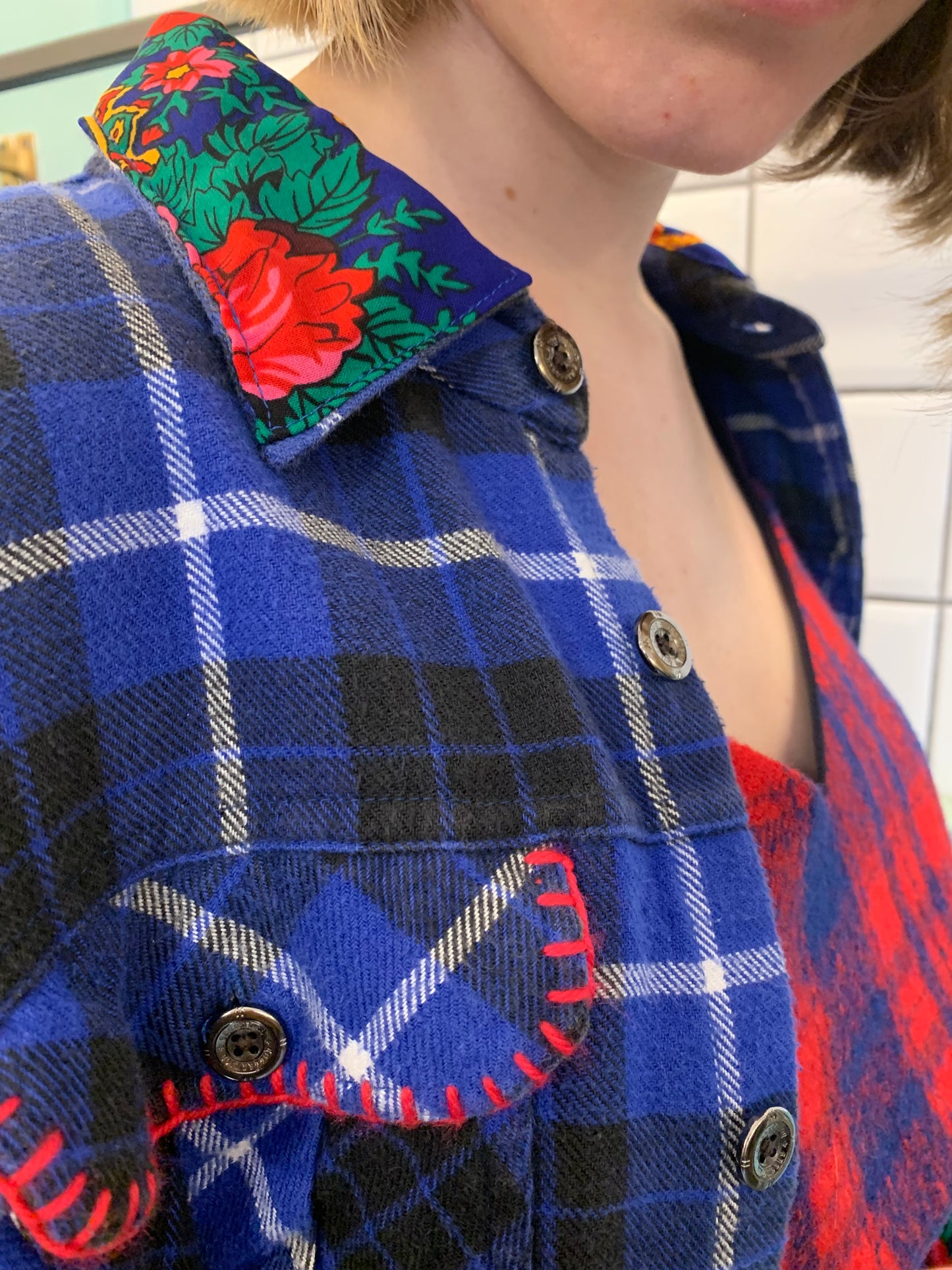 Camicia a quadri con inserti floreali